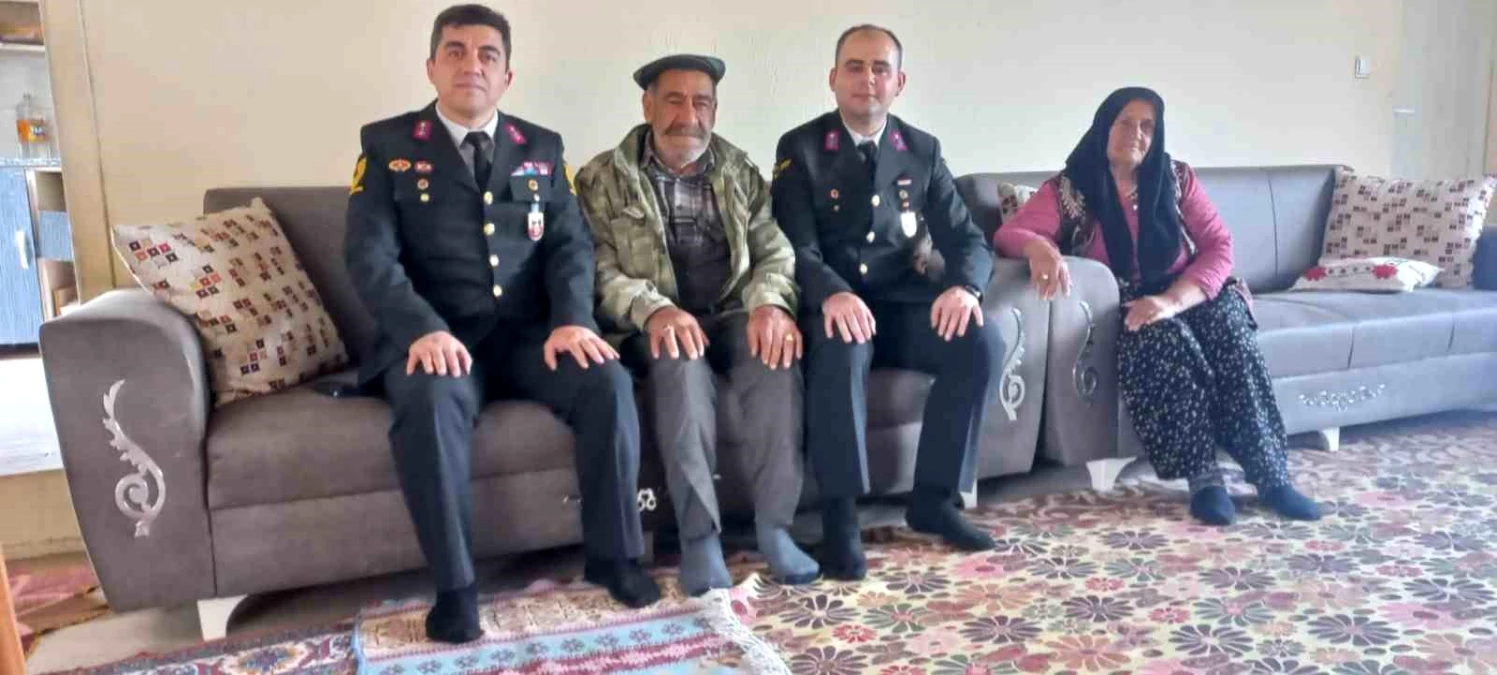 Aydın İl Jandarma Komutanlığı Şehit Ailelerini Ziyaret Etti