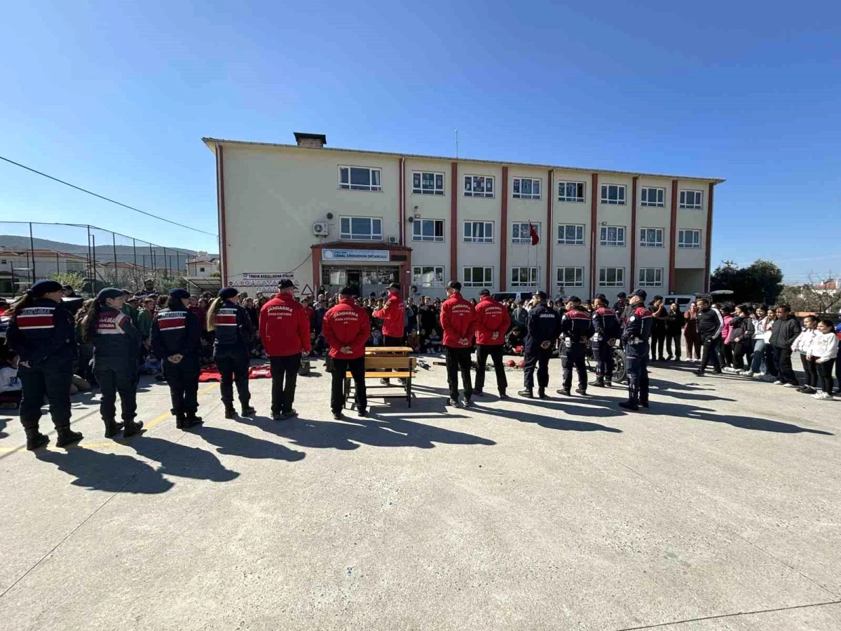 Aydın'da Öğrencilere Deprem Eğitimi ve Tatbikatı