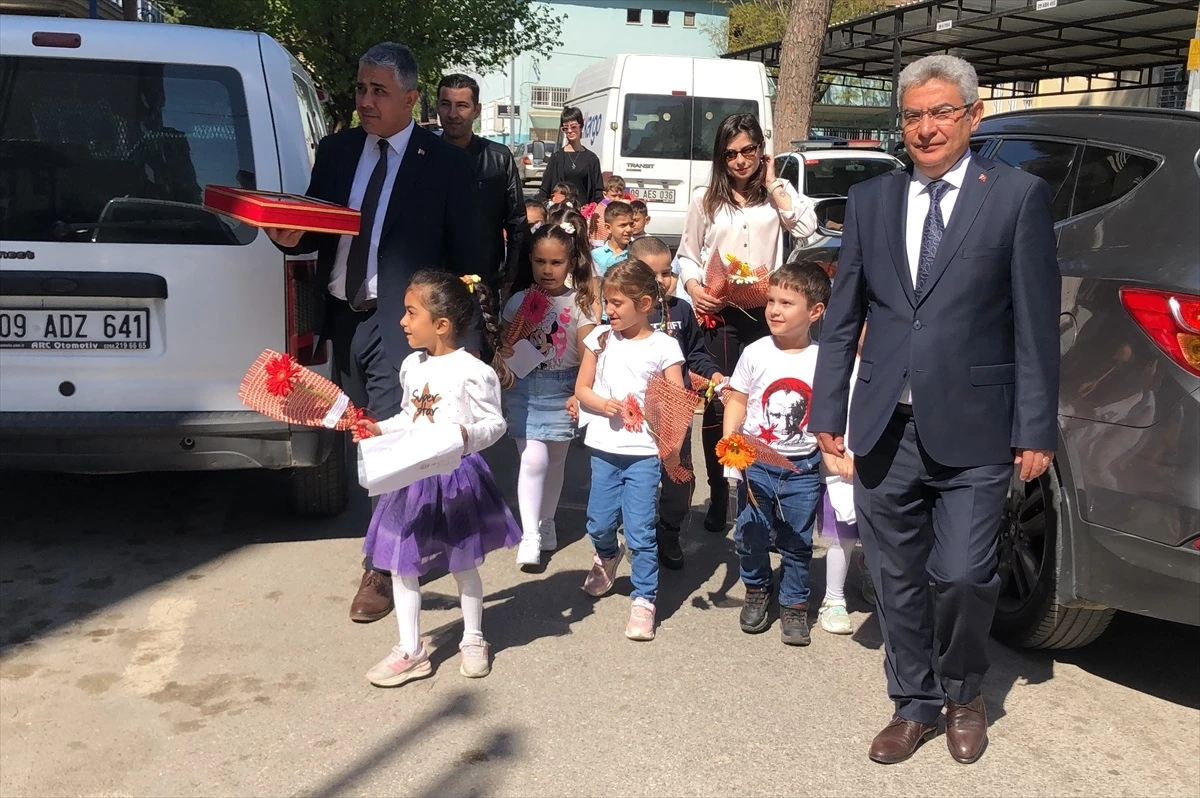 Aydın'ın Germencik ilçesinde anasınıfı öğrencileri polisleri ziyaret etti