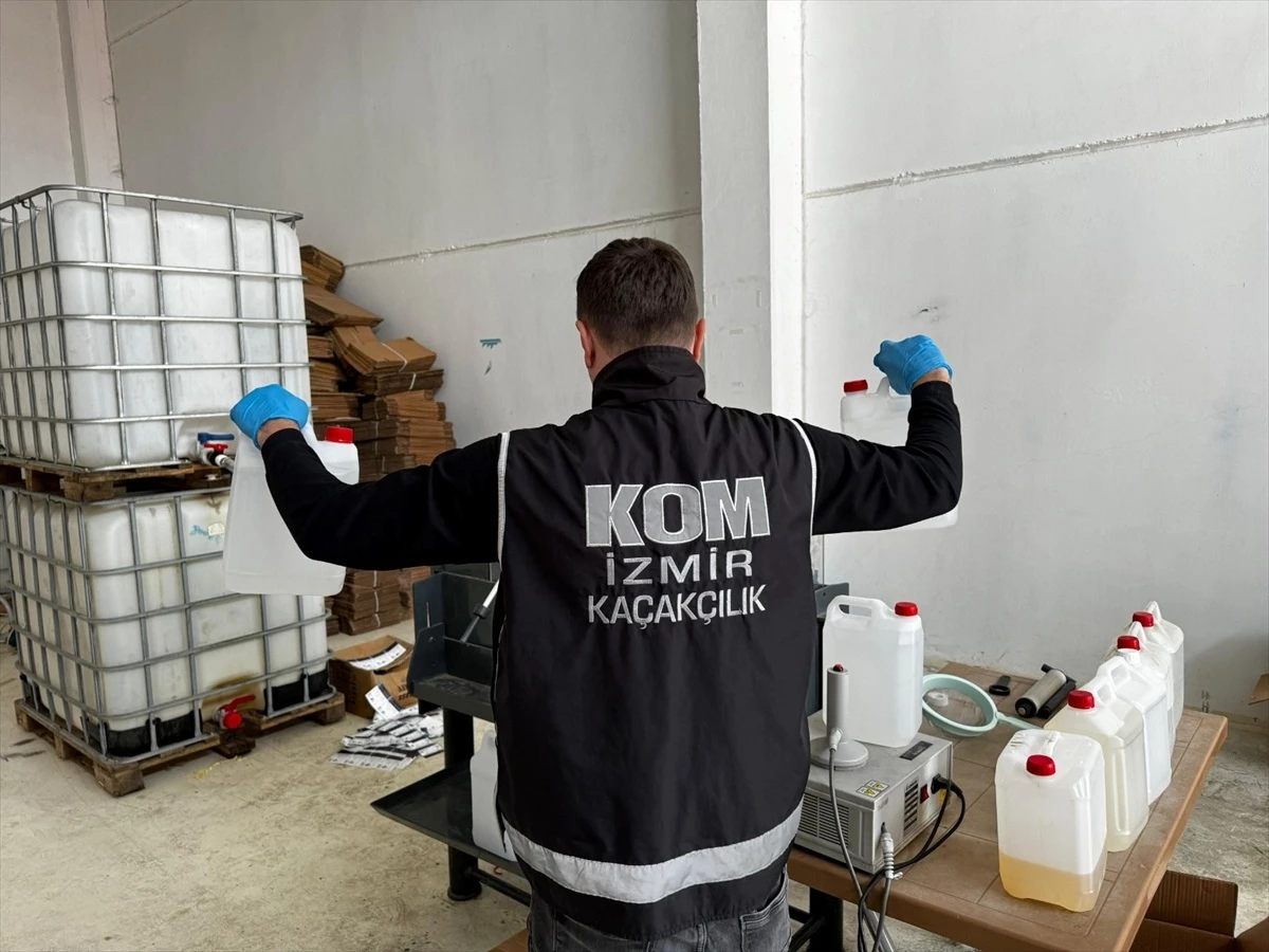 İzmir'de Kaçakçılık Operasyonunda 15 Bin Litre Etil Alkol Ele Geçirildi
