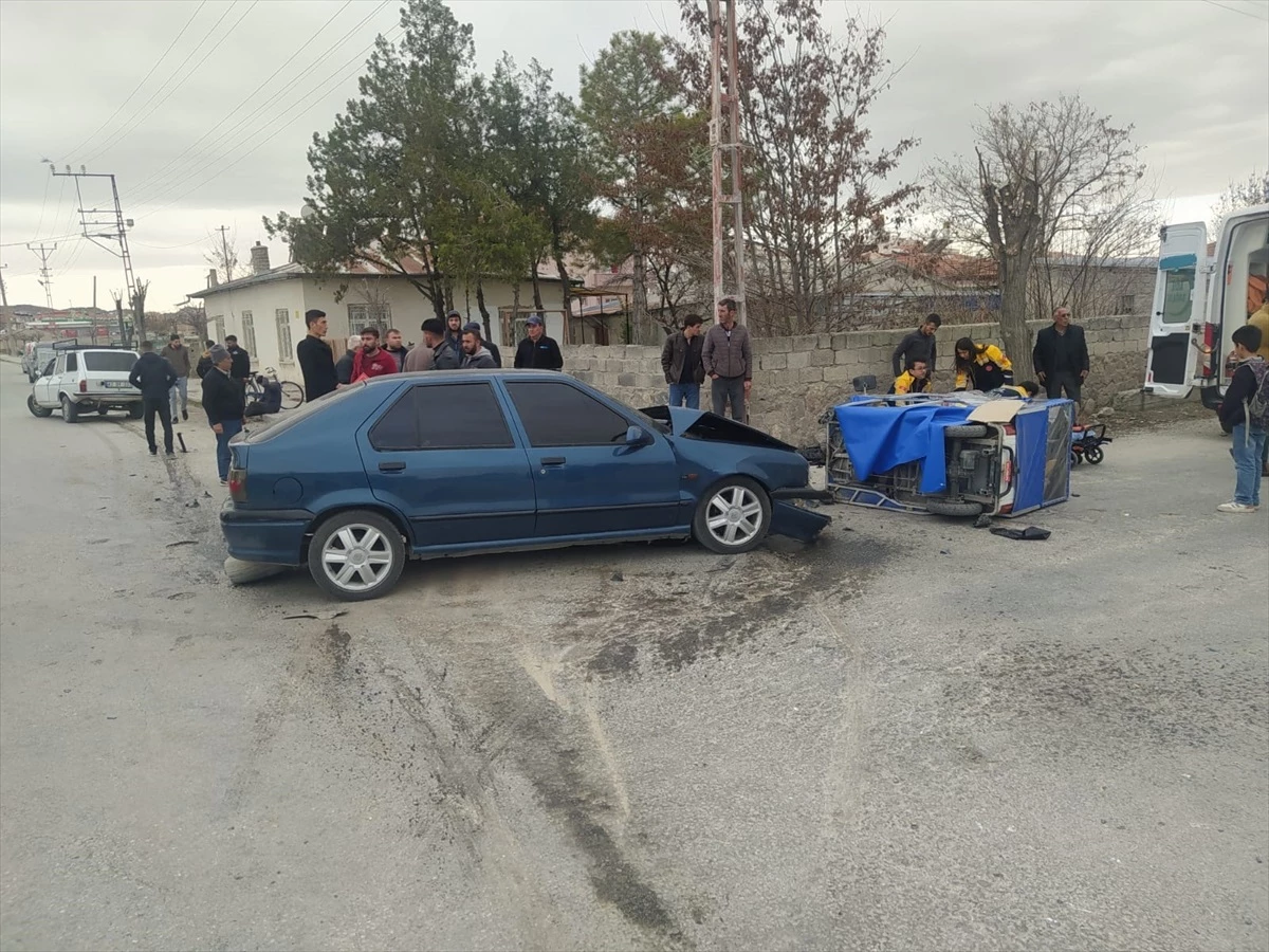 Konya'da Otomobil ve Motosiklet Kazası: 4 Yaralı