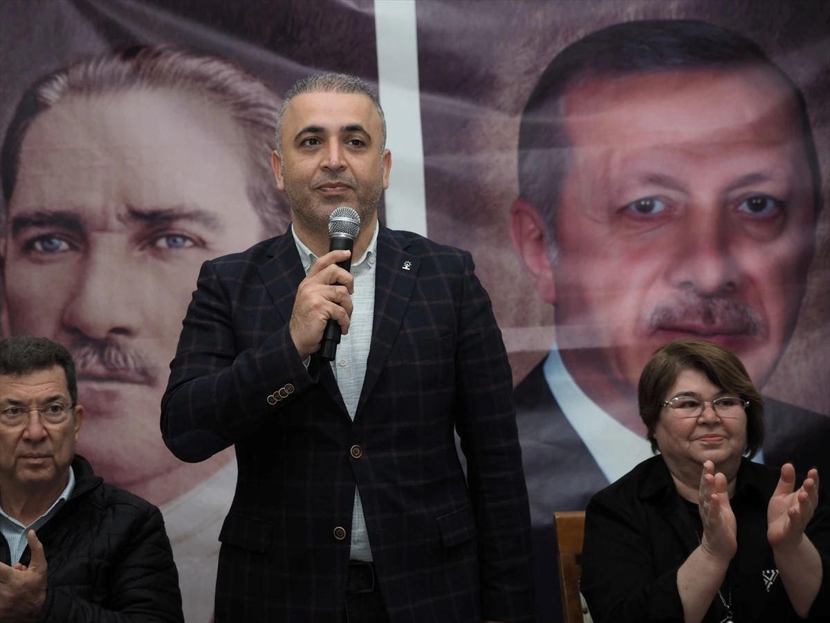 Nazilli'de AK Parti'ye Üye Olan 205 Kişiye Rozet Takıldı