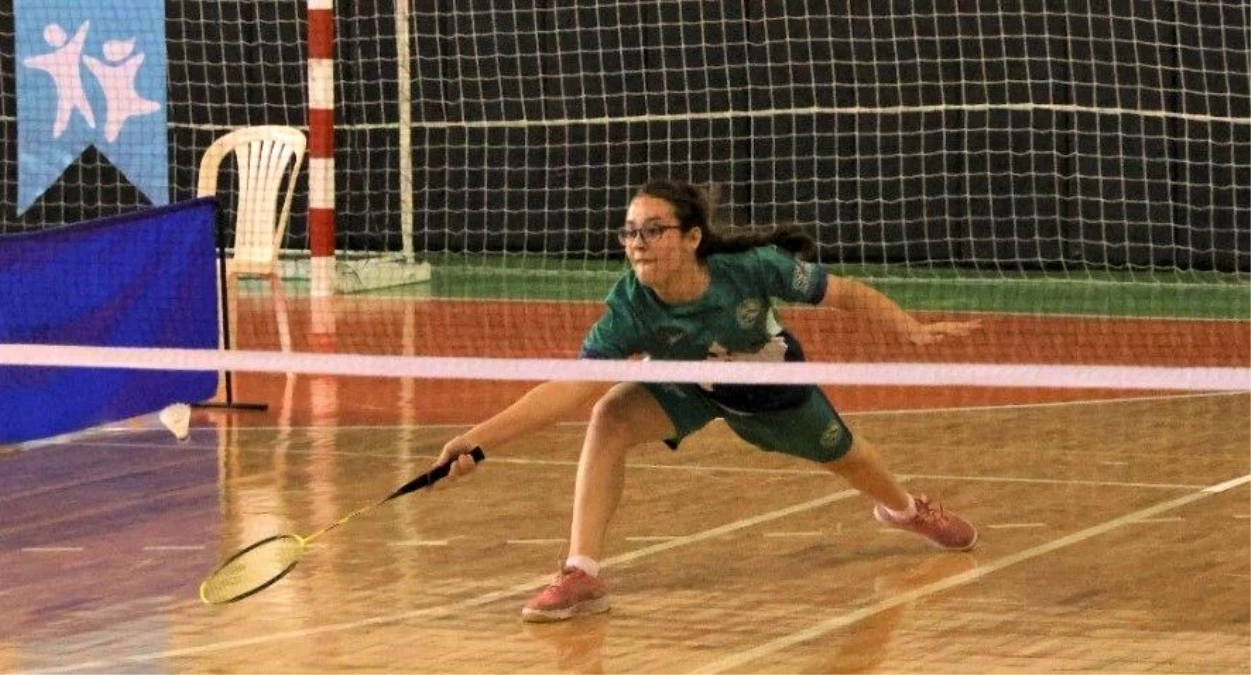 Okul Sporları Badminton Yıldızlar Kız-Erkek Grup Müsabakaları Aydın'da Başladı